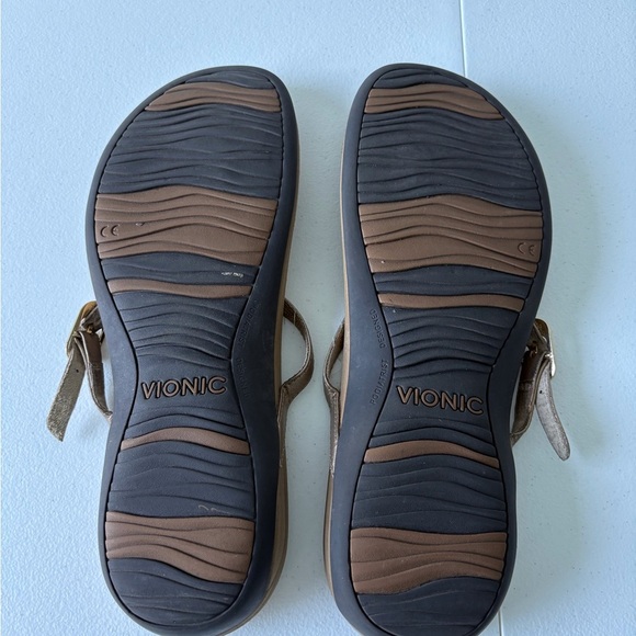 Vionic Rest Karina Sandal in Bronze Size 10 Beach Summer Pool FlipFlop Casual - Picture 11 of 11